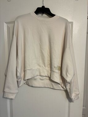 The North Face Women's Off-White Cropped Crew Sweatshirt